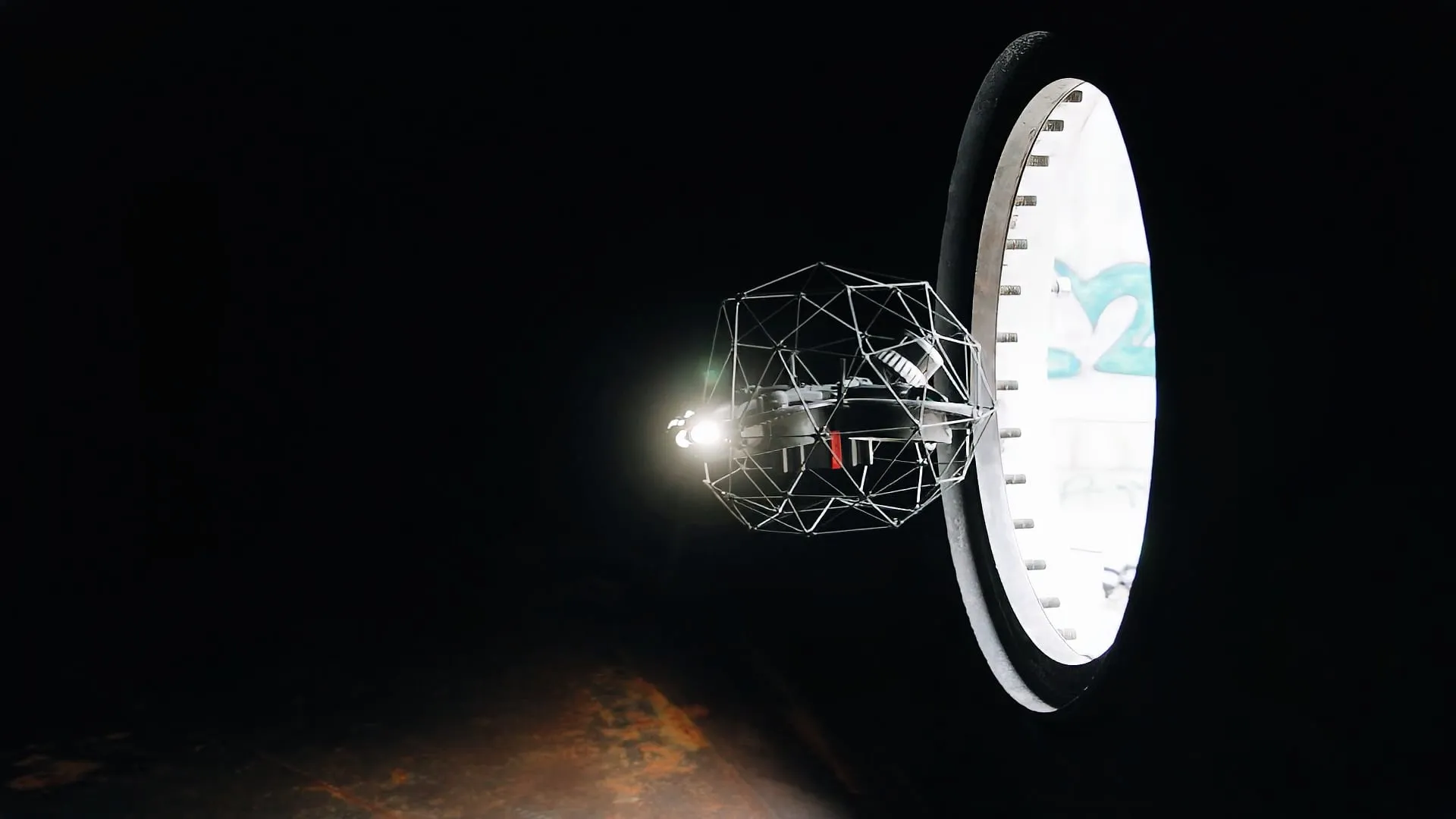 Dron Flyability ELIOS 3 – inspekcja wewnętrzna w przemysłowym zbiorniku