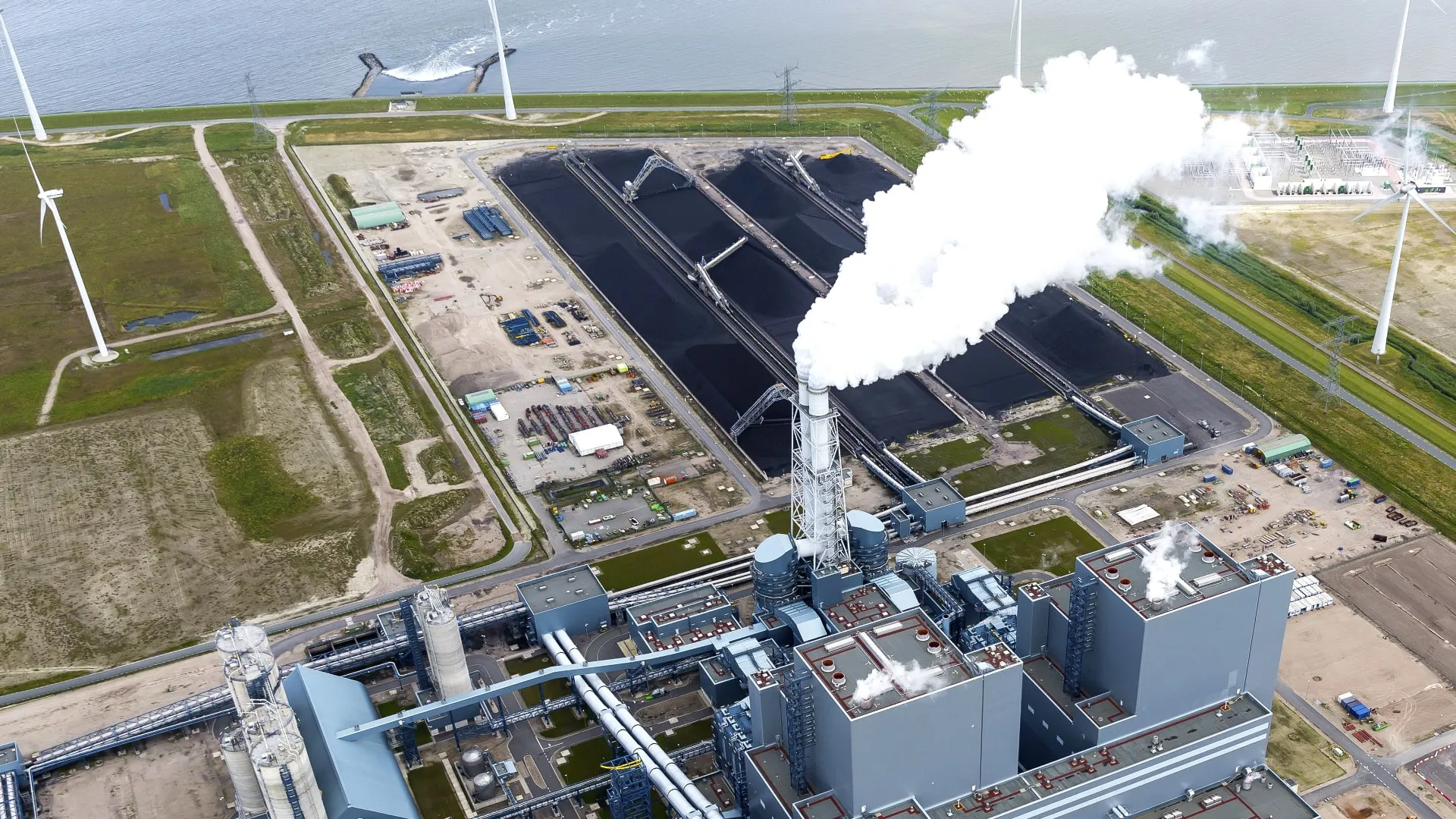 Inspekcja dronem w elektrowni – kotły, kominy i kanały spalin bez rusztowań i bez wejścia ludzkiego